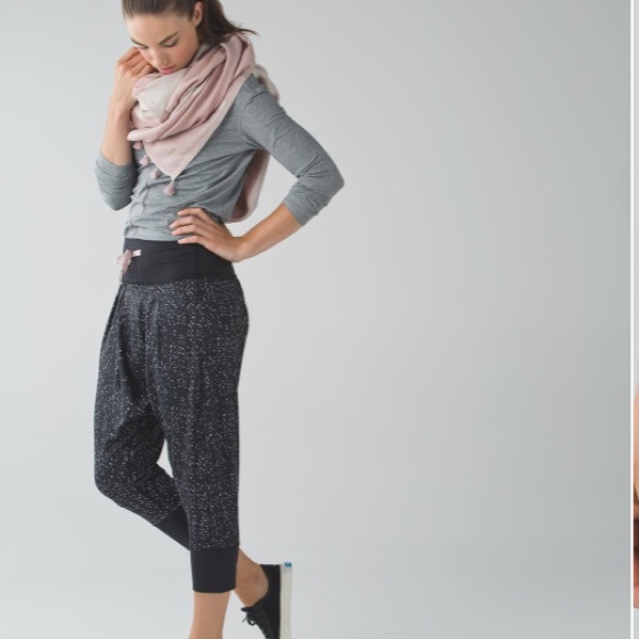 Lululemon Drop It Crop - Picture 3 of 11